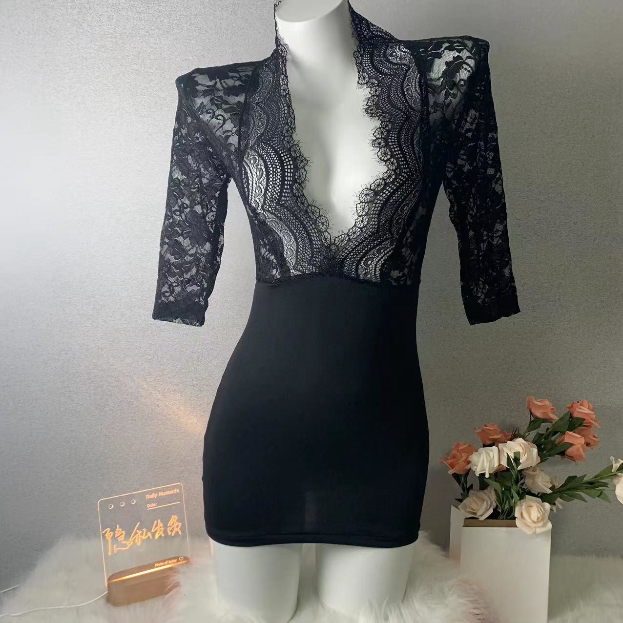 性感深V惹火气质辣妹领蕾丝包臀紧身睡裙修身显瘦网红制服镂空薄