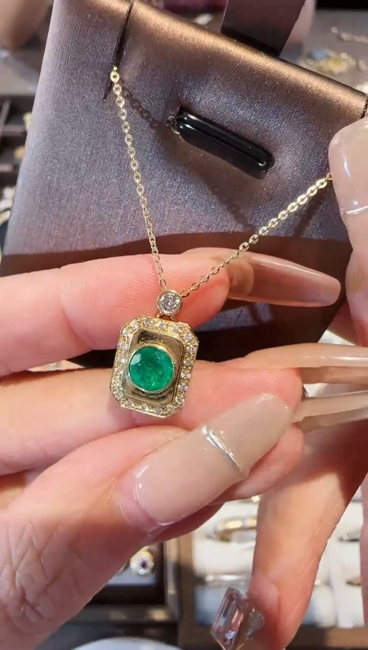 【闪购商品】祖母绿颈饰18K金镶嵌祖母绿项链
