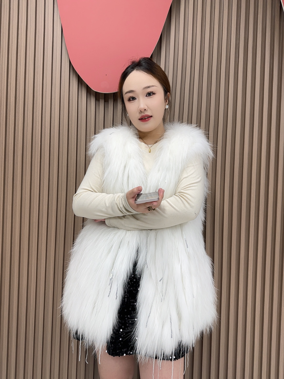 新款貉子大码显瘦百搭流苏珠片马甲，冬季时尚保暖流苏马甲