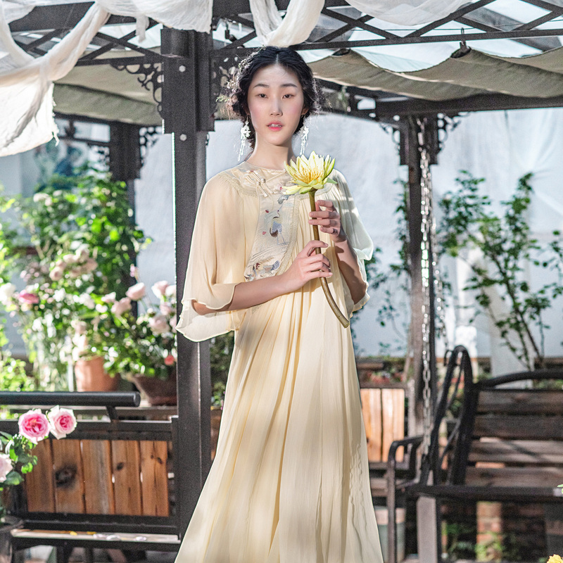 生活在左春夏绣花复古仙气印花汉服改良气质短袖飘逸宽松连衣裙