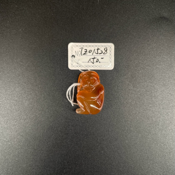 TZ01528近现代玛瑙猴挂件