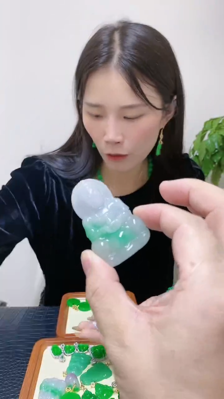 【闪购商品】翡翠吊坠(赠链)14K金镶嵌翡翠吊坠