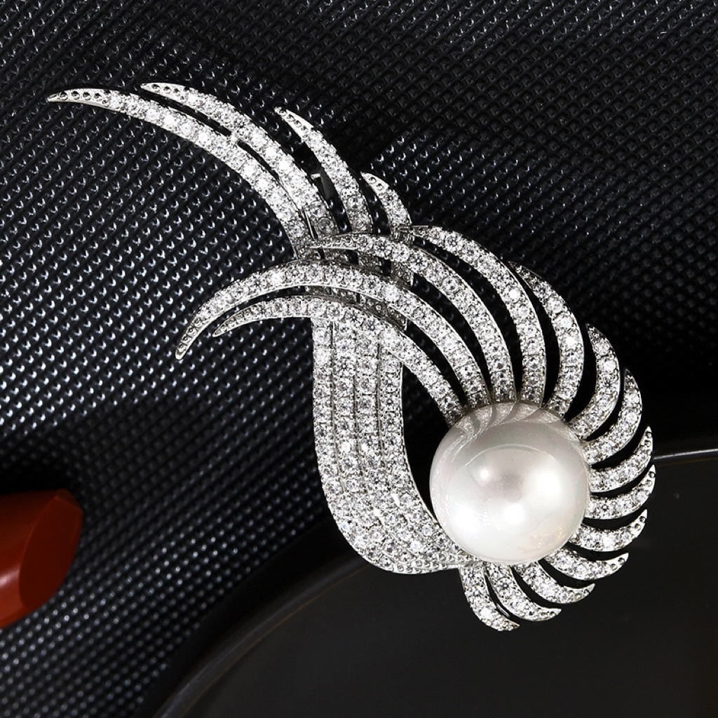 铜合金合成锆石胸针 银色天使之翼胸针正品高档轻奢西服大衣气质