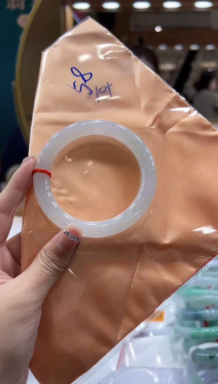 【闪购商品】翡翠手镯未镶嵌翡翠58圆