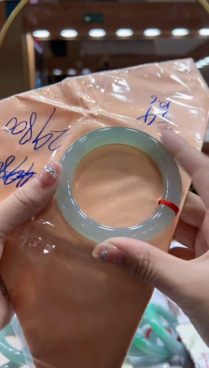 【闪购商品】翡翠手镯未镶嵌翡翠 美人痣