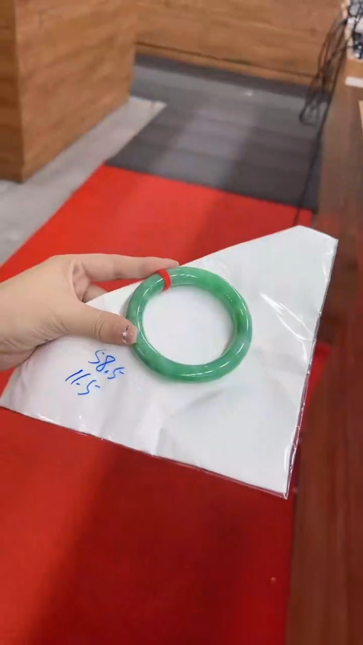 【闪购商品】翡翠手镯未镶嵌翡翠58.5圆