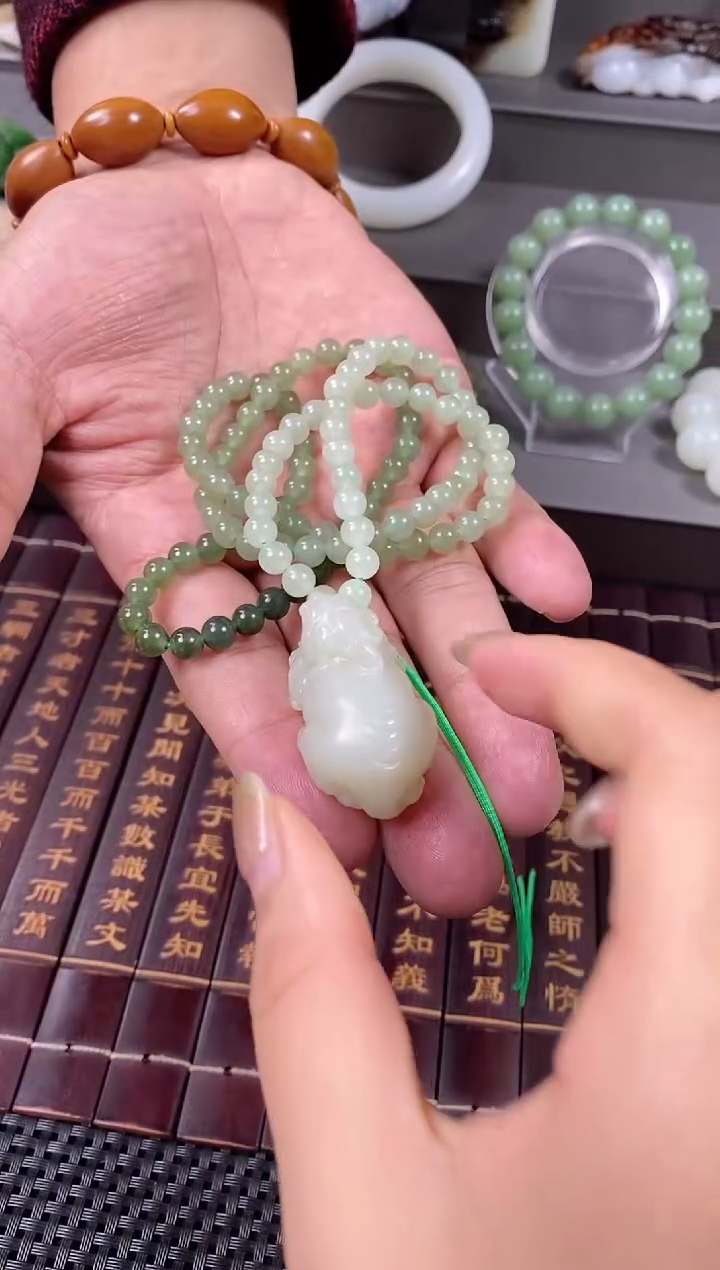 【闪购商品】和田玉挂件未镶嵌貔貅加链子
