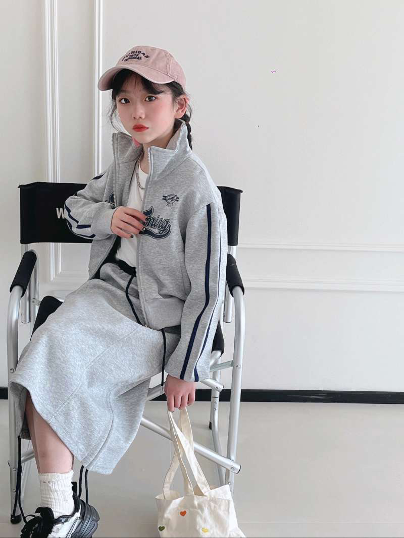 新品休闲运动服套装洋气秋季儿童4到15岁女童外套半裙设计师款