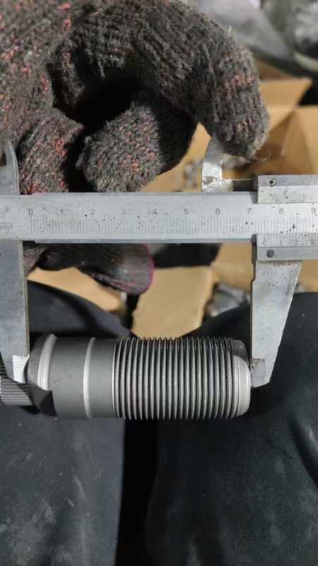 1080后桥总成轮胎螺丝