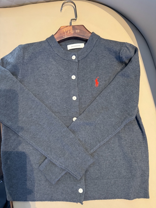 秋冬小马针织开衫半袖时尚女士