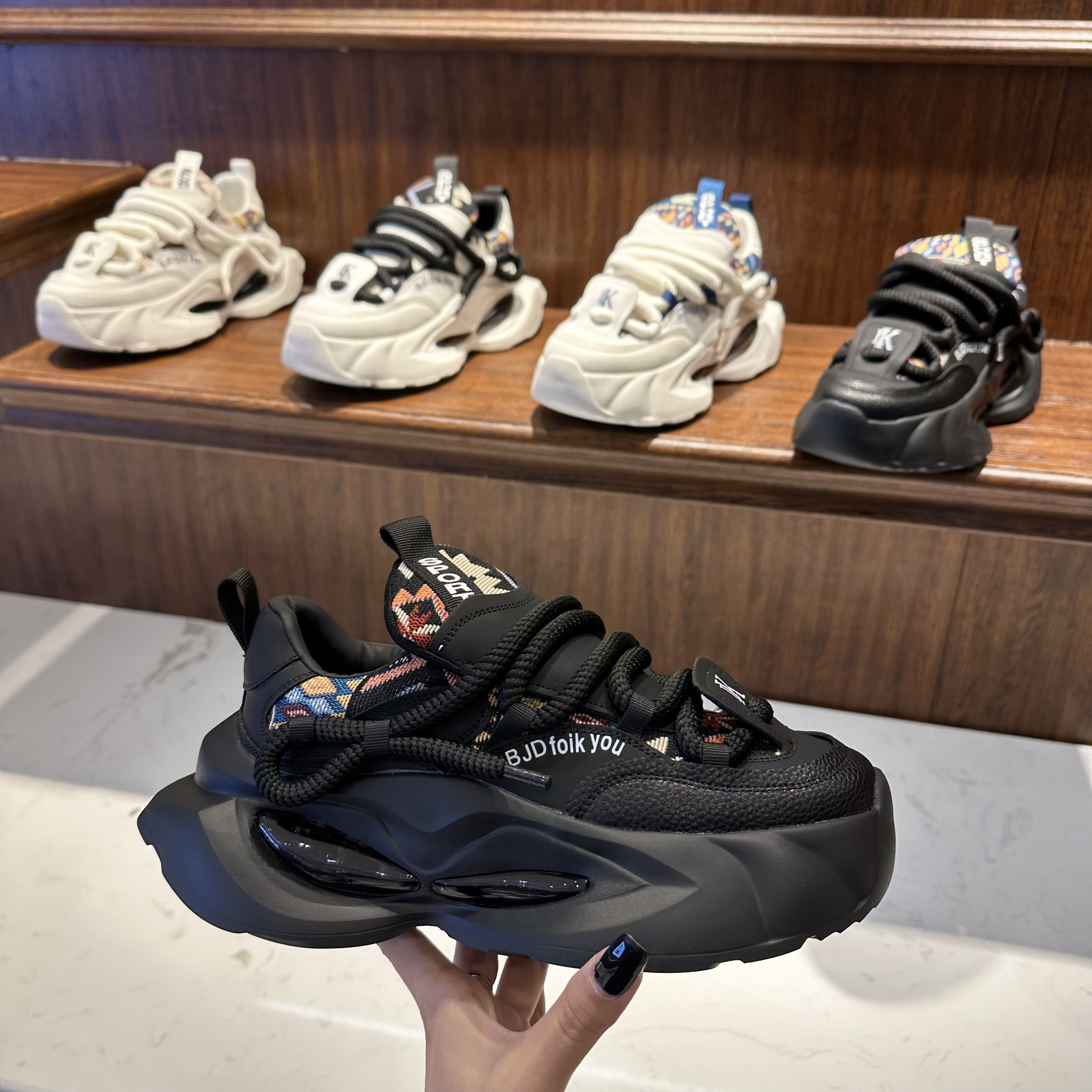 2024潮流秋季时尚国潮刺绣男士休闲百搭厚底增高气垫休闲鞋网红