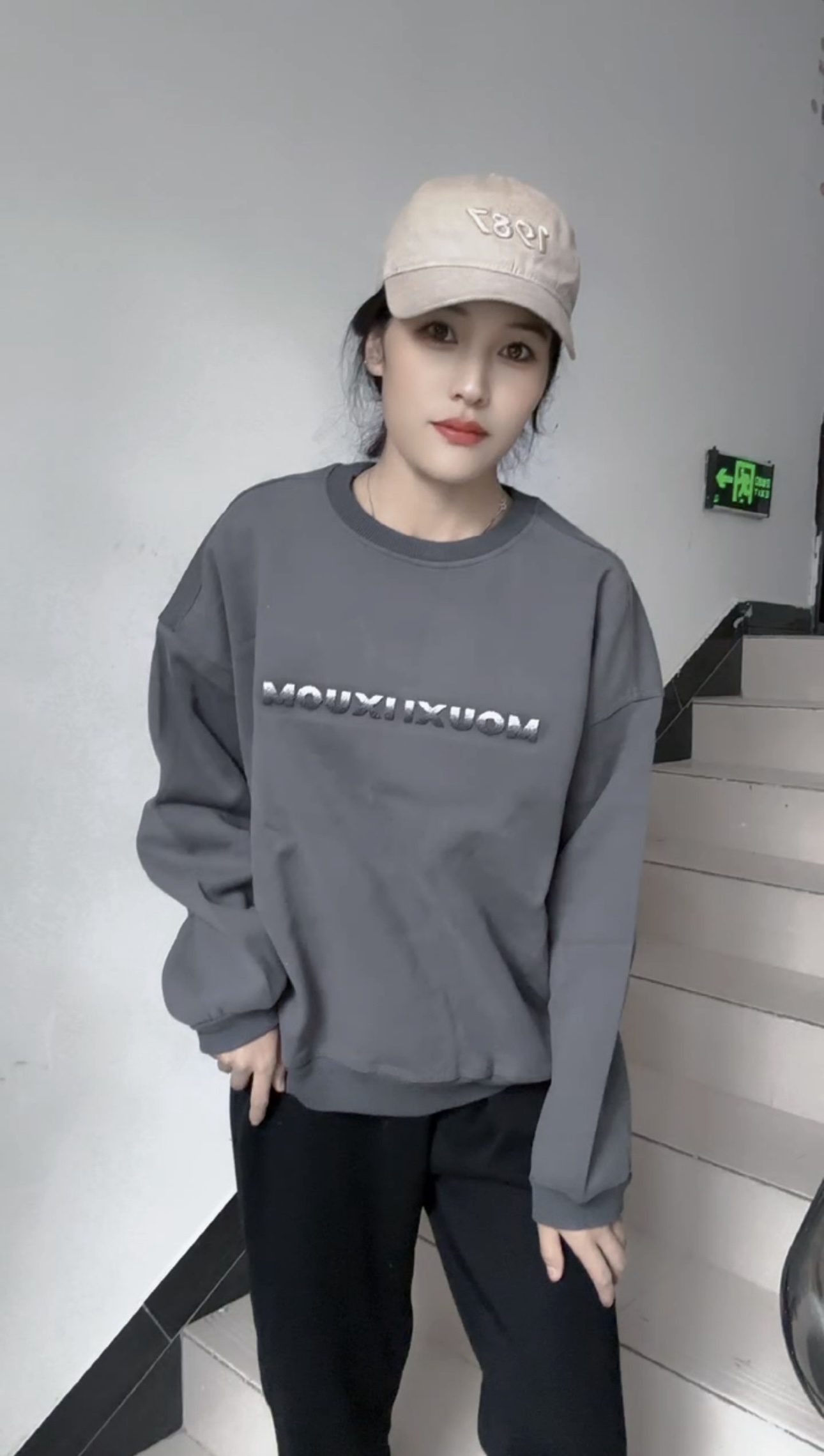 圆领卫衣休闲百搭款