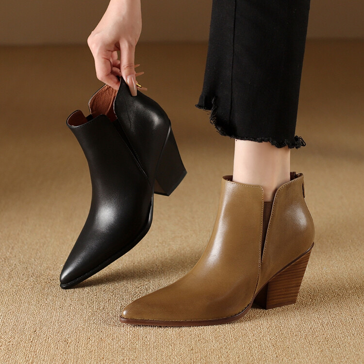 阿丽塔女鞋~7.5cm秋冬新款短筒女靴尖头粗跟极简大牌短靴时装女靴