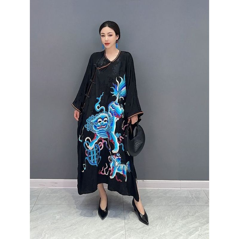 2024春季新款中国风盘扣蝙蝠袖大码宽松缎面连衣裙印花时尚女装
