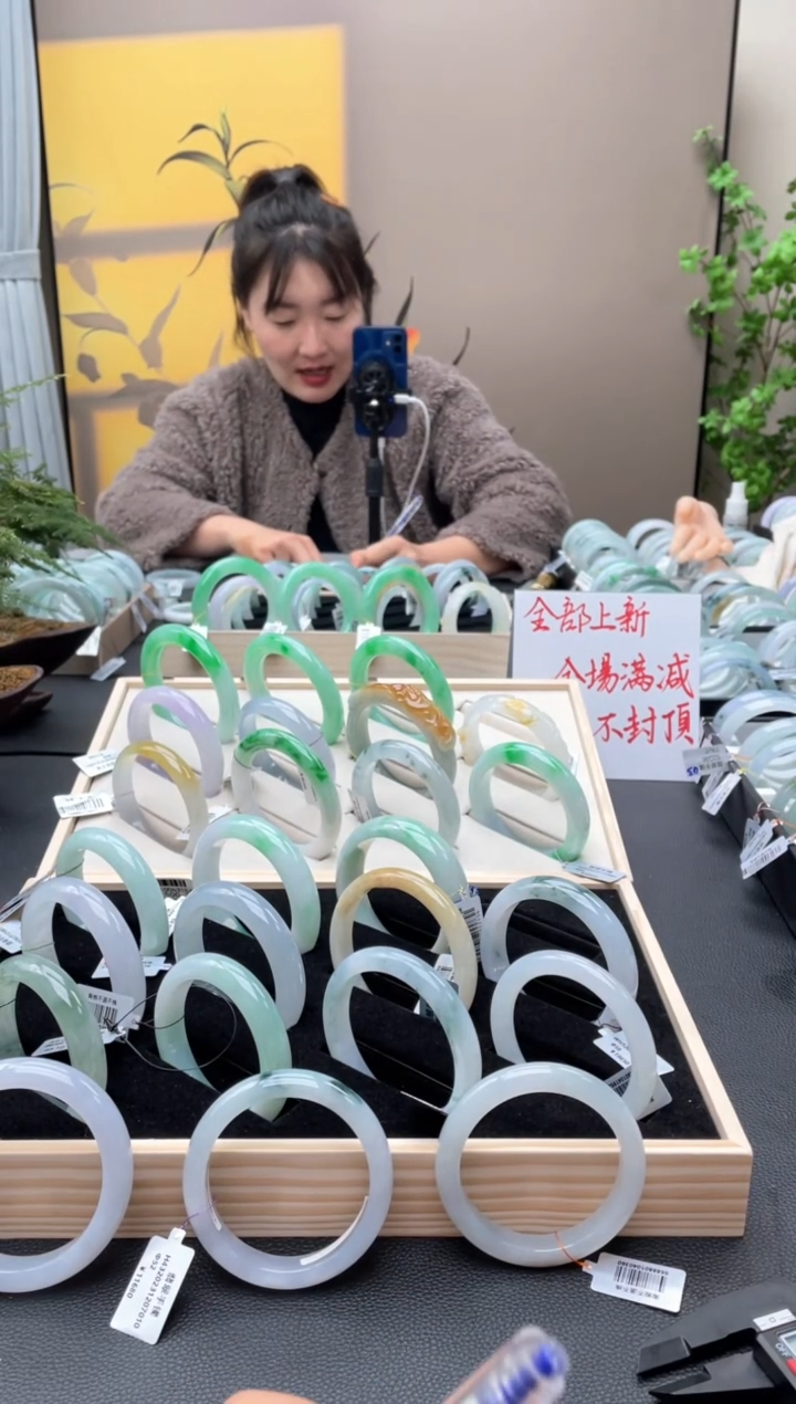 【闪购商品】翡翠手镯未镶嵌绿色