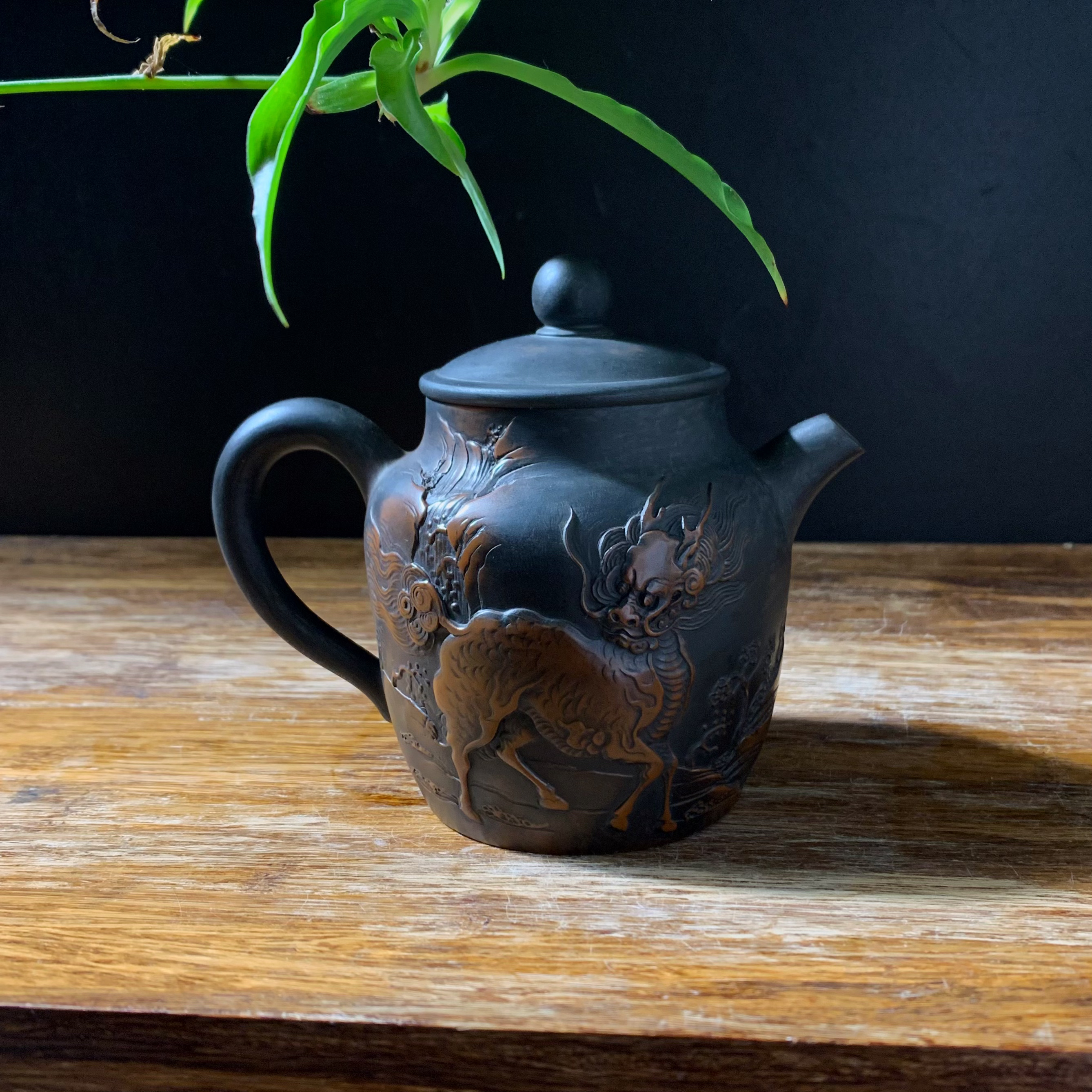 云南建水紫陶茶壶瑞兽麒麟陶瓷壶复古手磨泡茶壶旗开得胜球孔壶