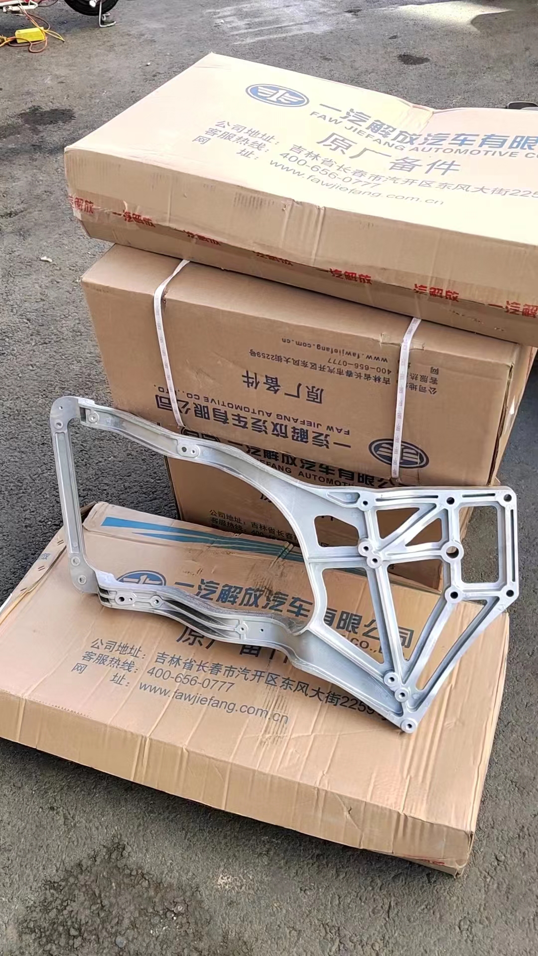 原厂J6P大灯支架分左右