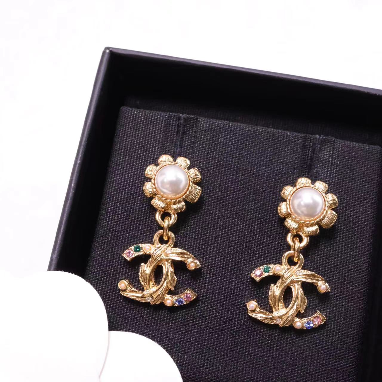 未使用 Chanel/香奈儿 22k金色彩钻花朵珍珠双C耳环 05870