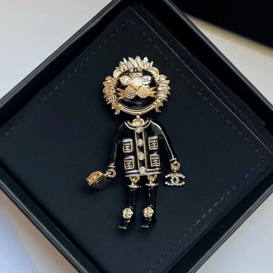 未使用 Chanel/香奈儿 黑金小狮子胸针  03670