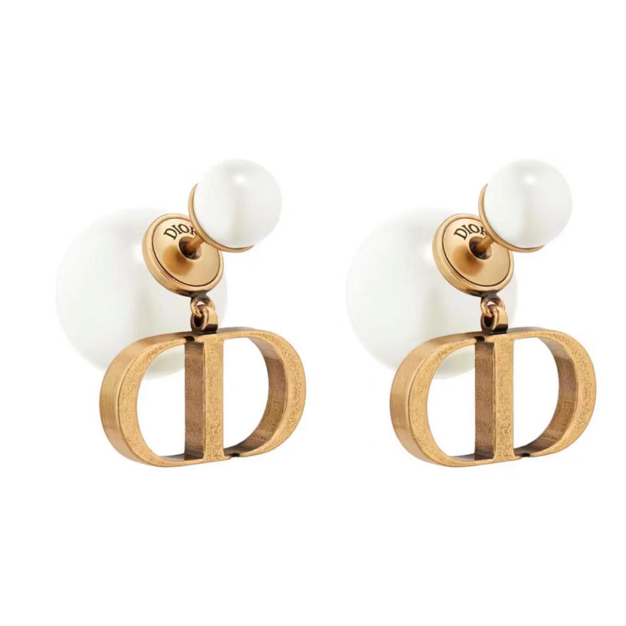全新未使用 DIOR/迪奥 明星同款新款珍珠CD耳钉  03383