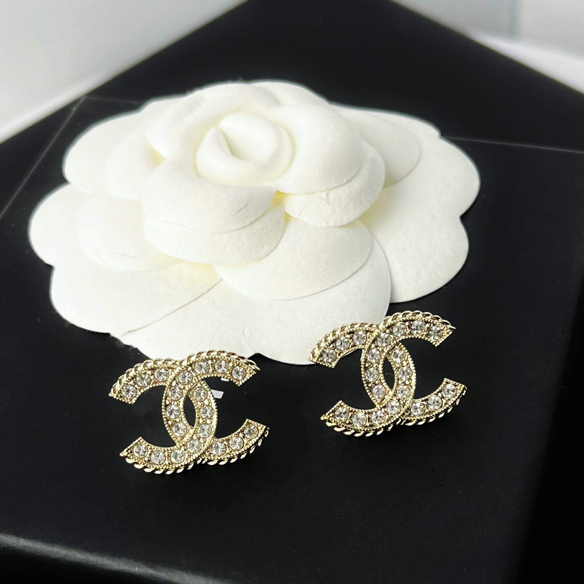 未使用 Chanel/香奈儿 新款满钻双C中号耳钉 03443