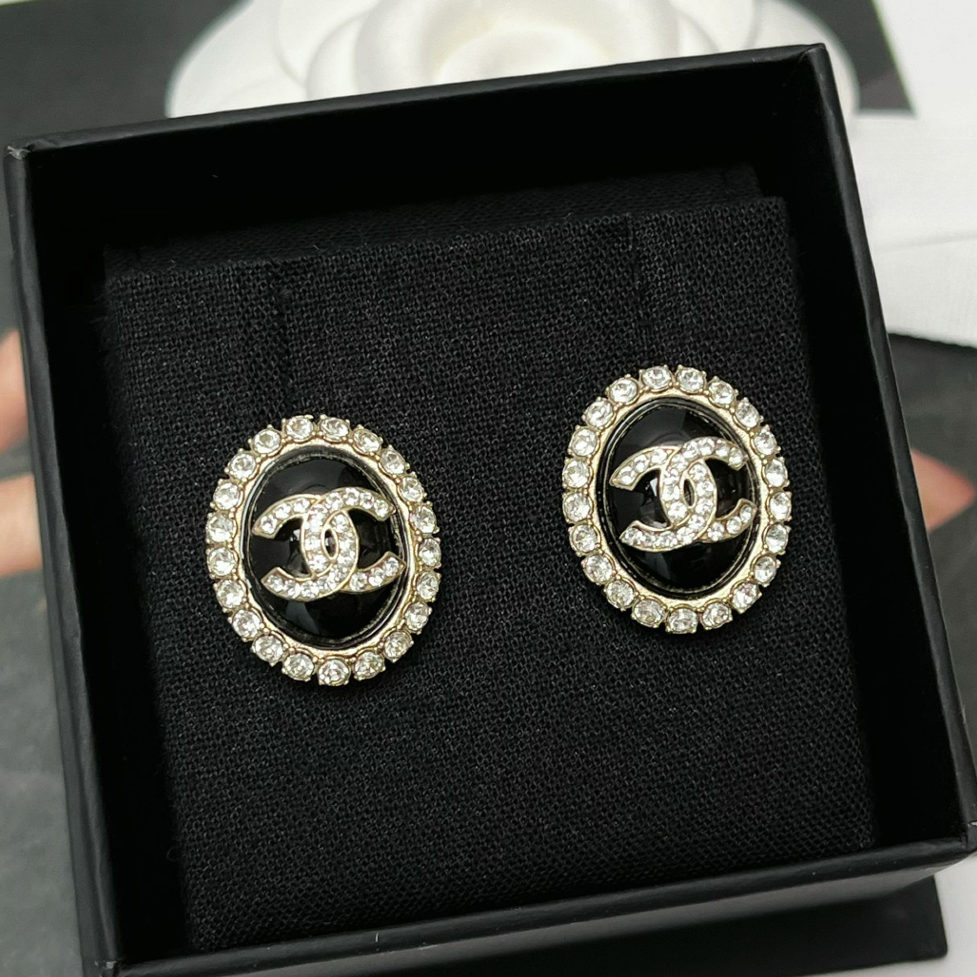 未使用 Chanel/香奈儿 黑色椭圆钻款耳钉 05236