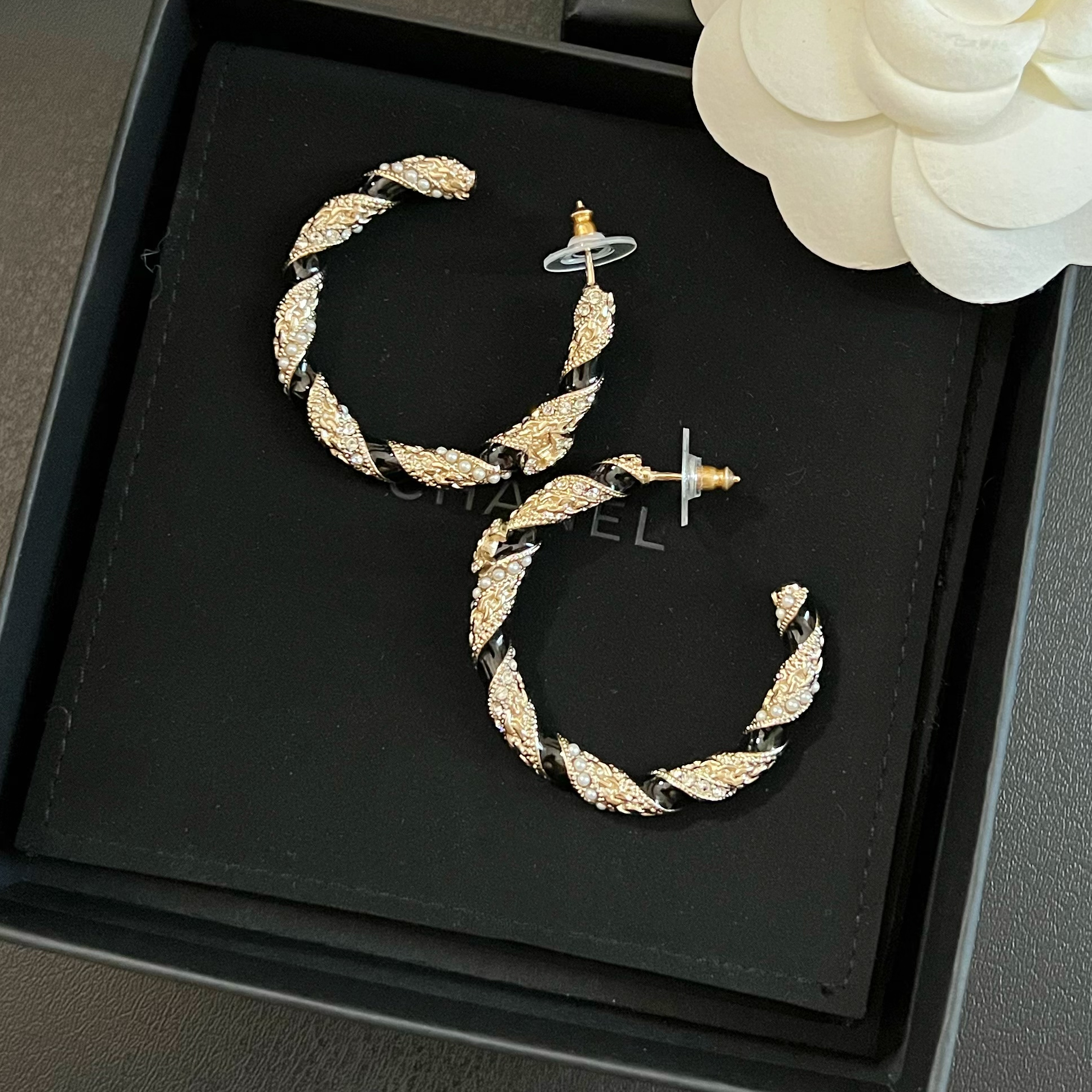 未使用 Chanel/香奈儿 香奈儿黑金中号耳圈 05483