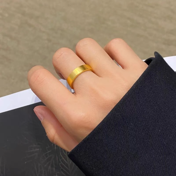 时尚百搭古法素圈ins简约戒指金素圈男女情侣对戒指环网红设计感