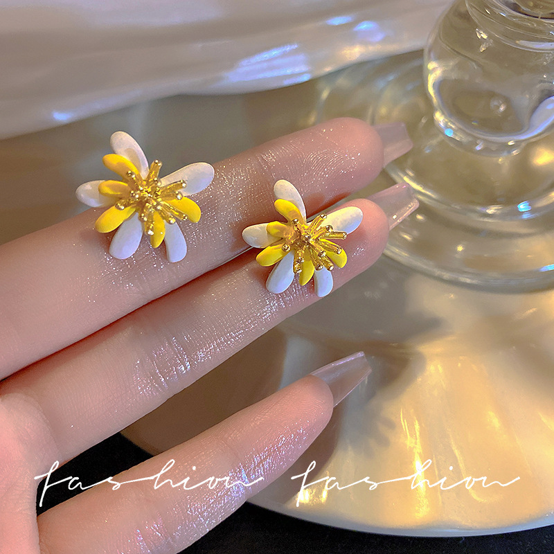 黄白色小雏菊花朵耳钉法式小巧精致耳环潮高级感耳饰女