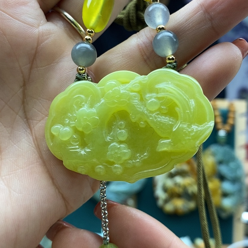 【闪购商品】蛇纹石玉挂件未镶嵌