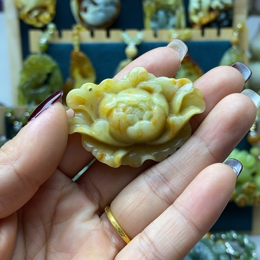 【闪购商品】蛇纹石玉挂件未镶嵌