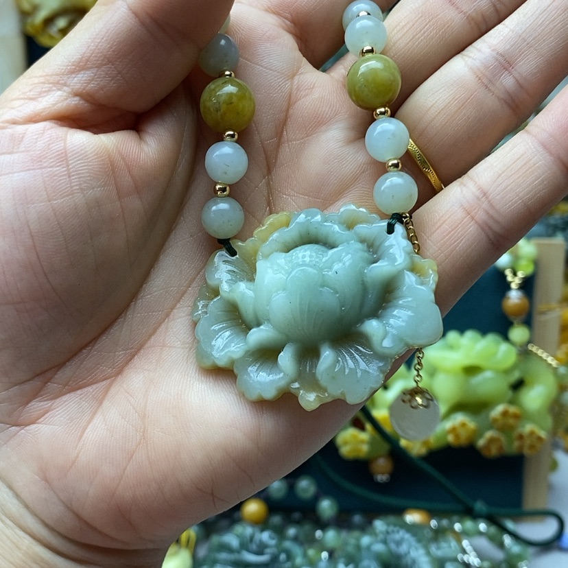 【闪购商品】蛇纹石玉挂件未镶嵌