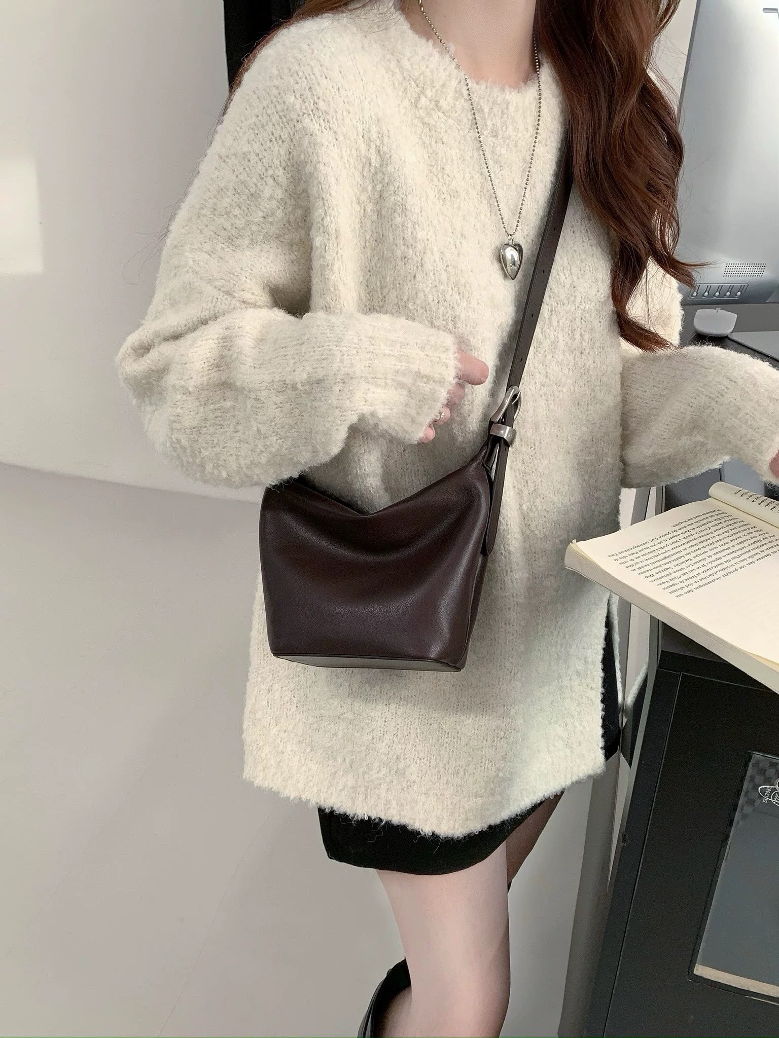 【JUENI】真皮植揉牛皮水桶百搭时尚小众单肩斜挎手提手拎女包