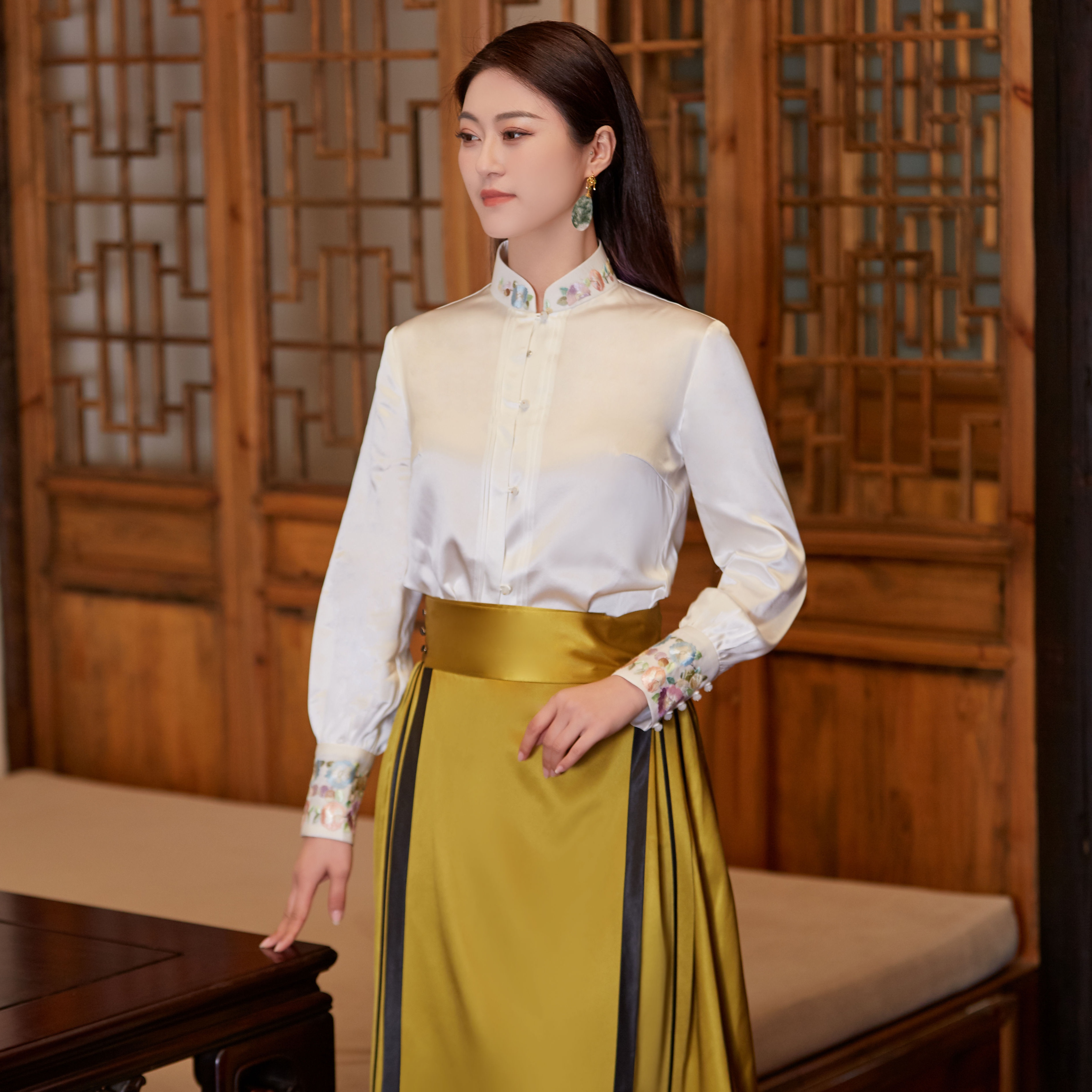 卿佩华服纯手工刺绣日常百搭桑真丝衬衫