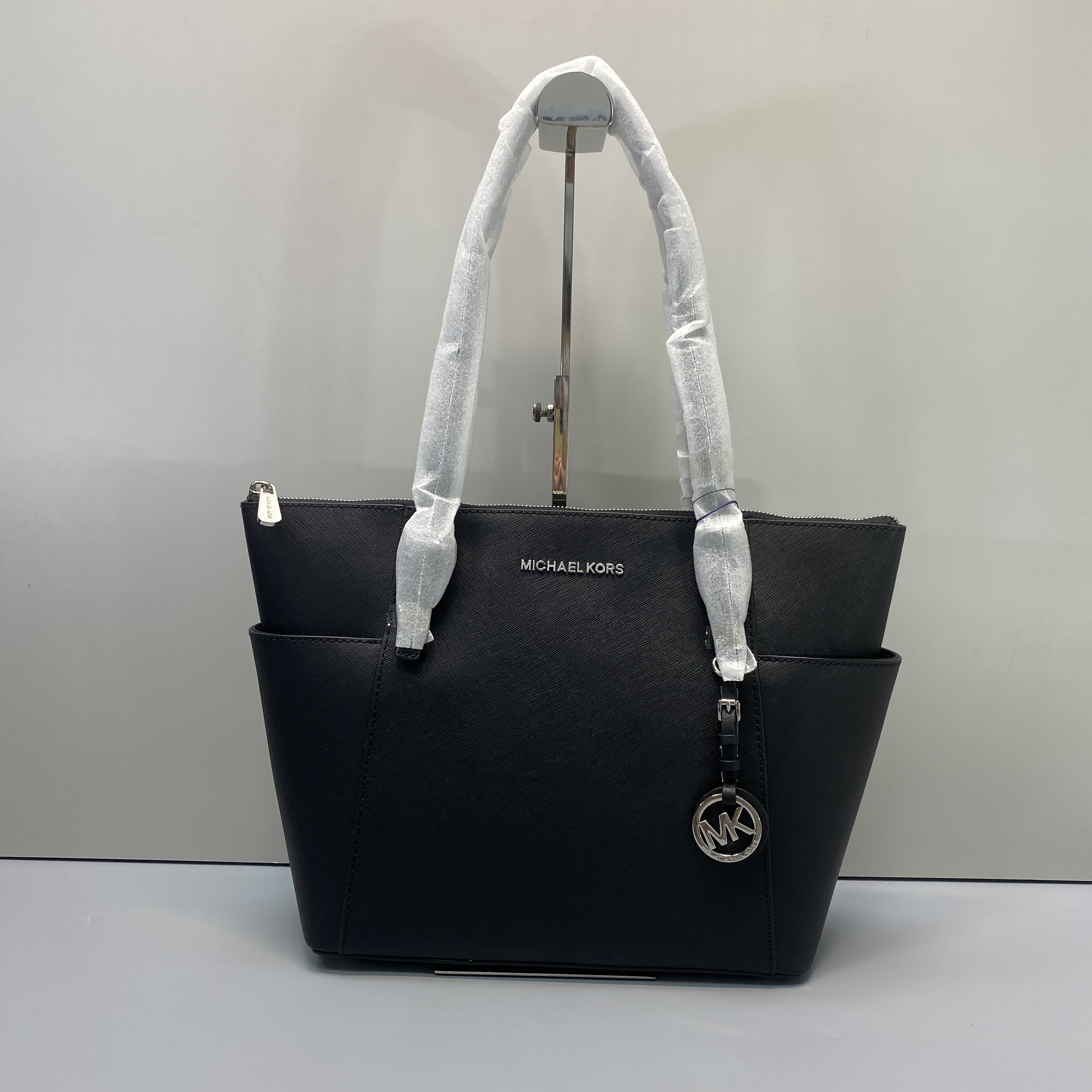 99新 MICHAEL KORS/迈克高仕 黑色十字纹托特包28*25*10cmD092103