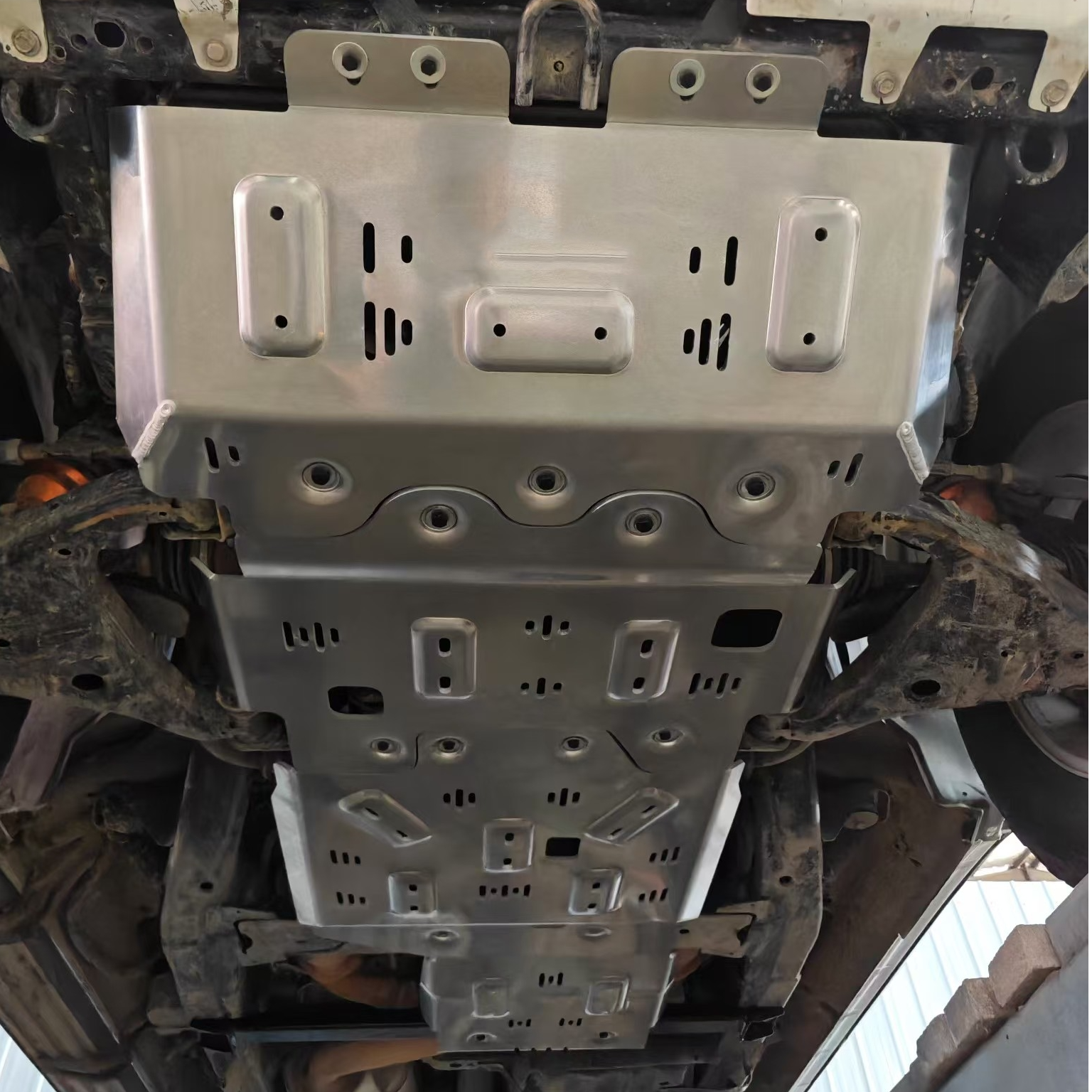 途乐Y62/Y63底盘护板 铝镁合金 专用加厚发动机水箱护板越野改装