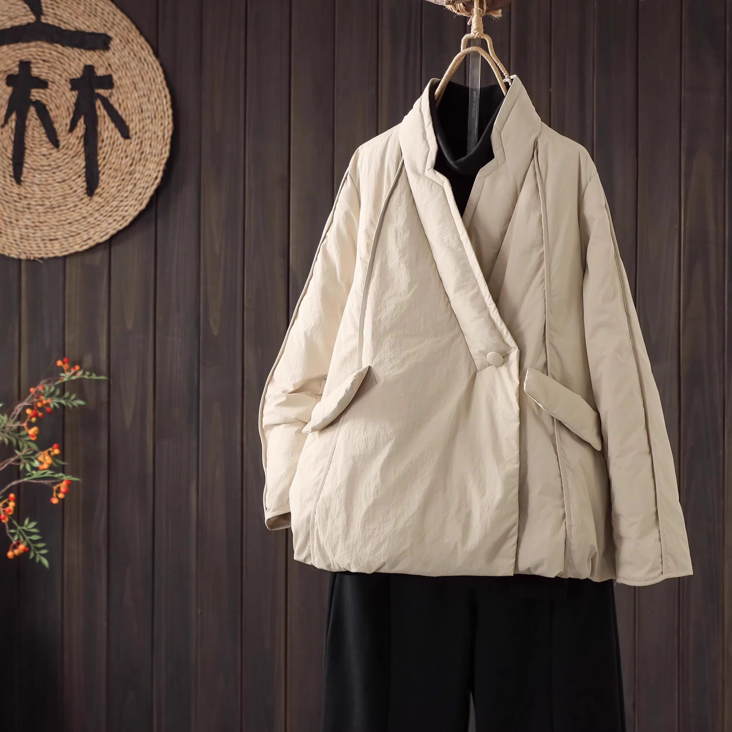 文艺原创2024冬季新款简约轻薄羽绒服禅意V领保暖百搭白鸭绒外套