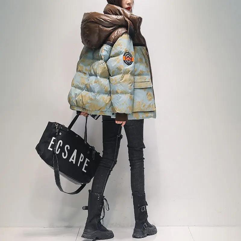 艾莱依反季新款女士短款羽绒服2023年韩版迷彩工装拼色连帽显瘦冬