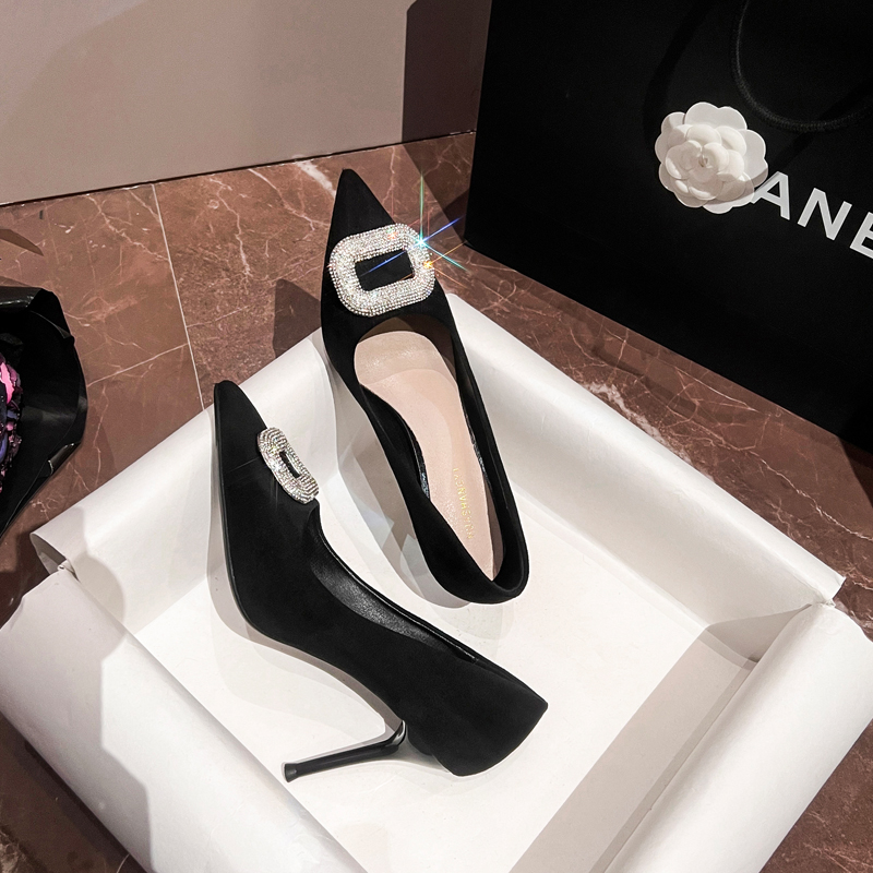 法式水钻黑色尖头高跟鞋细跟2025春不累脚绒面职业单鞋大小码女鞋