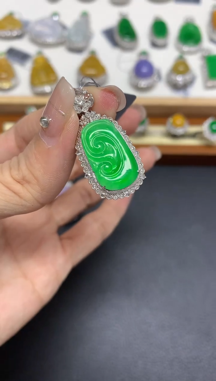 【闪购商品】翡翠吊坠(不含链)18K金镶嵌51团购