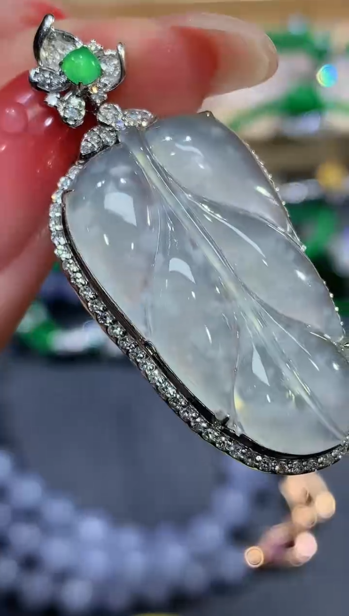 【闪购商品】翡翠吊坠(不含链)18K金镶嵌71团购