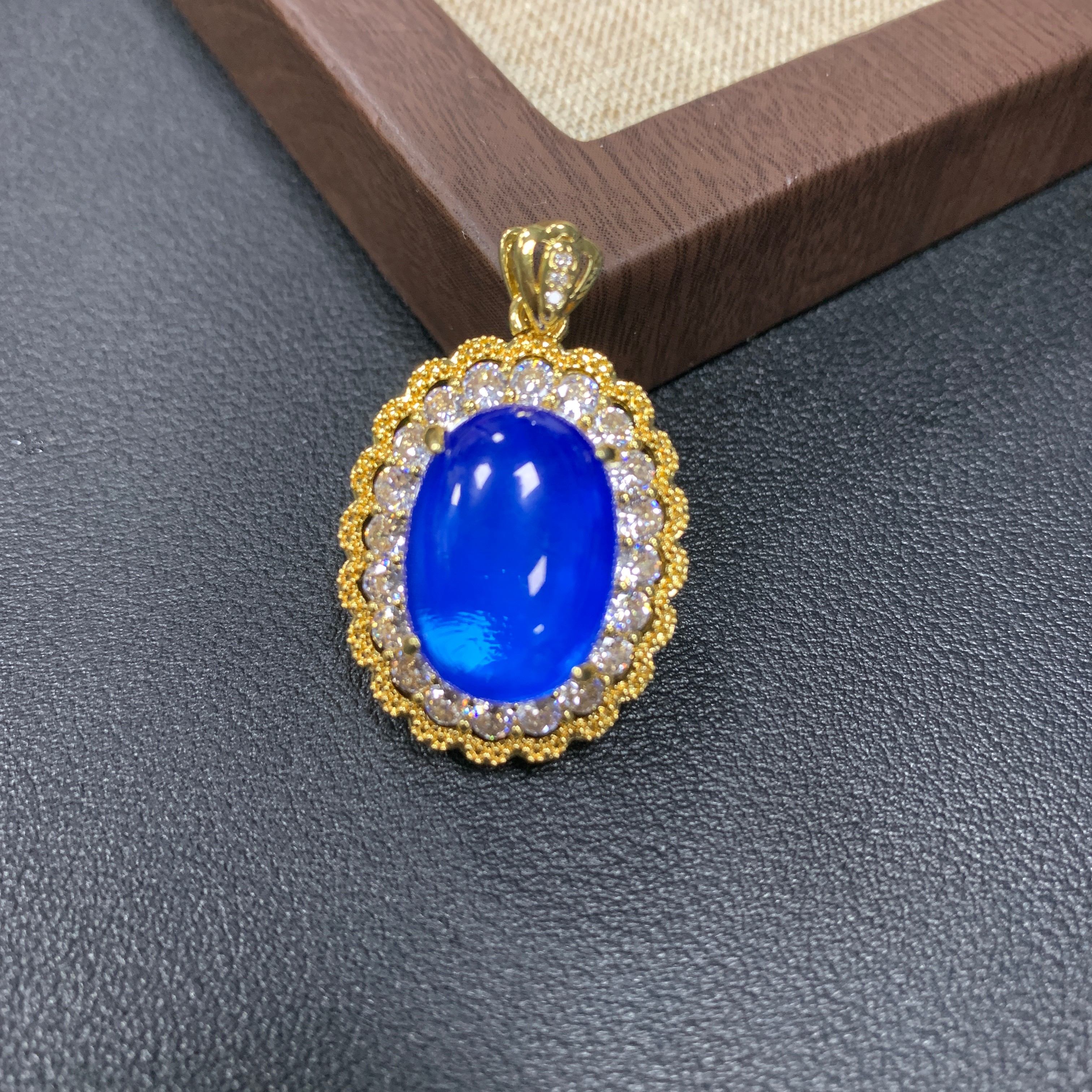 【香港盛世珠宝】MS1149-(培育)亚当之星蓝宝石吊坠-多样性发一件