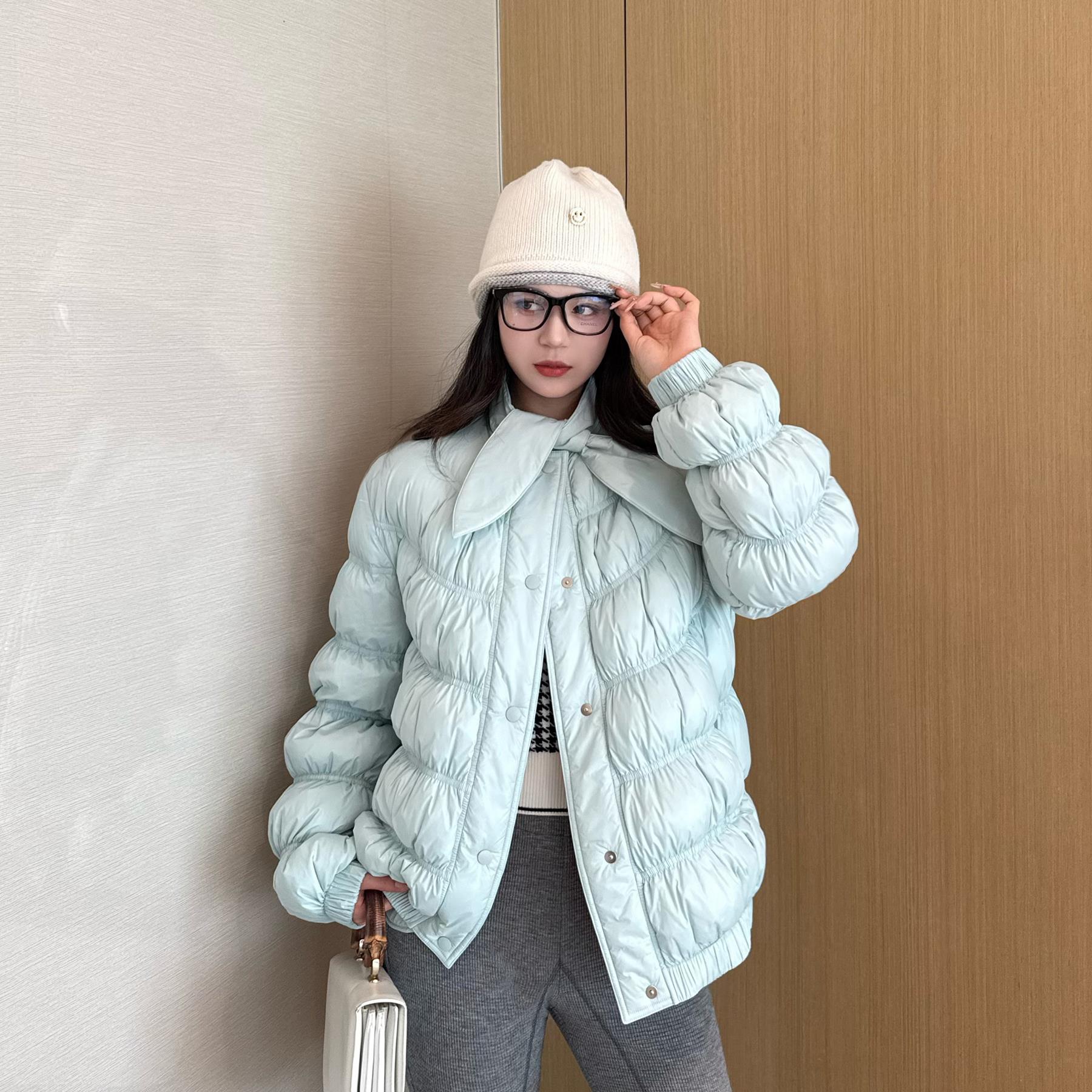 NancyCavally专柜款高蓬松轻盈95白鹅绒 俏皮兔耳领结捏褶羽绒服