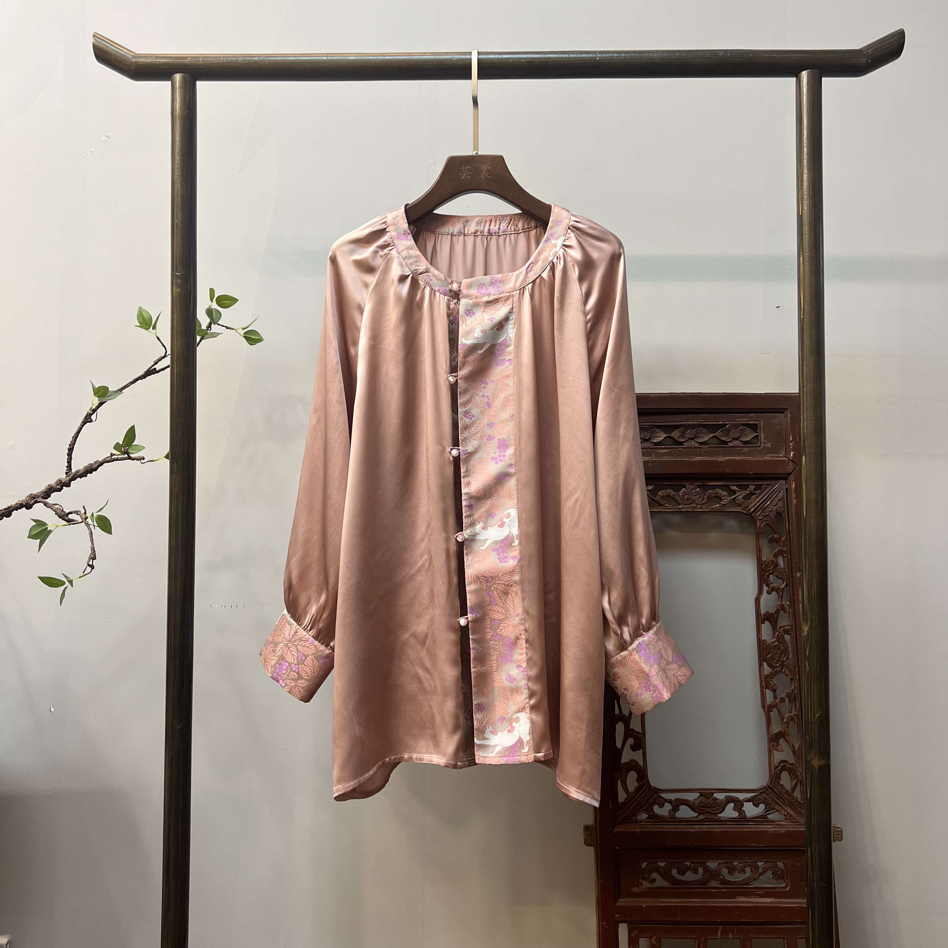 【桃色幺幺】22姆米真丝拼接宋锦衬衫X70146