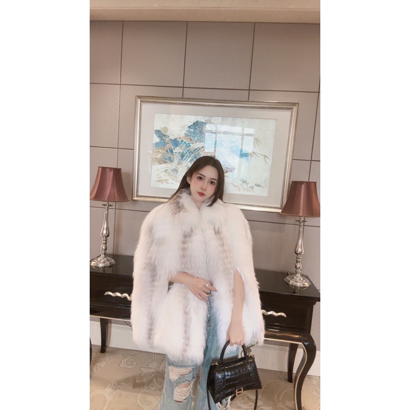 2024新款进口大理石狐狸毛外套女年轻时尚显瘦大衣斗篷潮