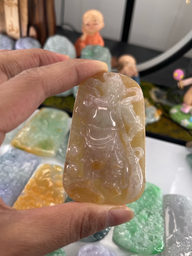 天然翡翠A货关公