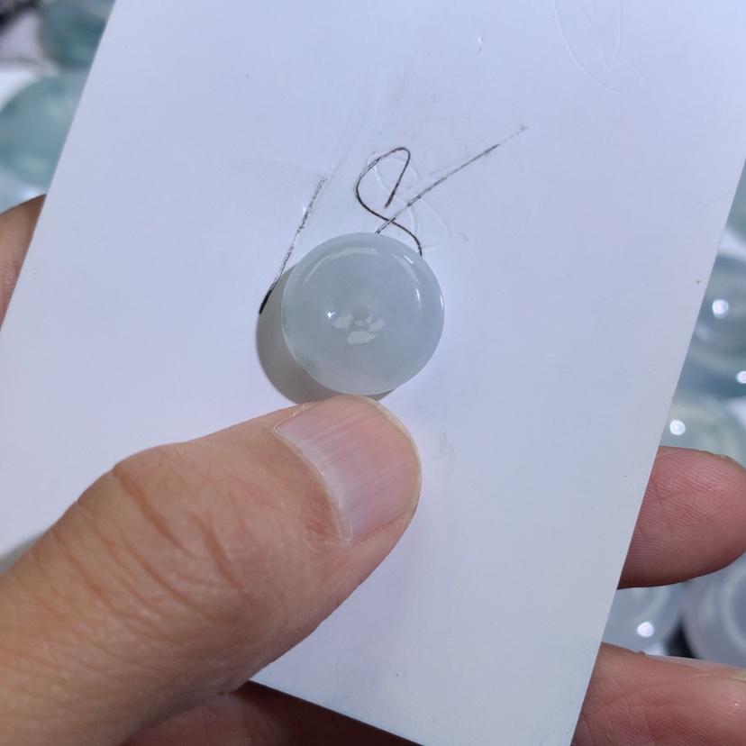 【闪购商品】翡翠挂件未镶嵌李****?