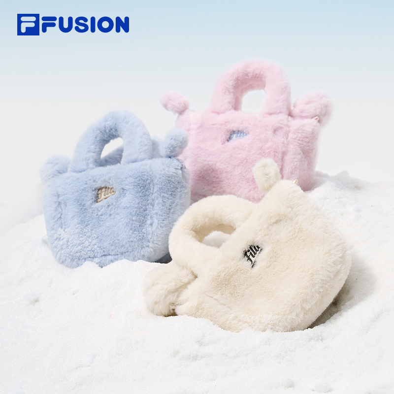 FILA斐乐秋冬季毛绒斜挎包女款可爱风单间挎包手提包T13W443121F