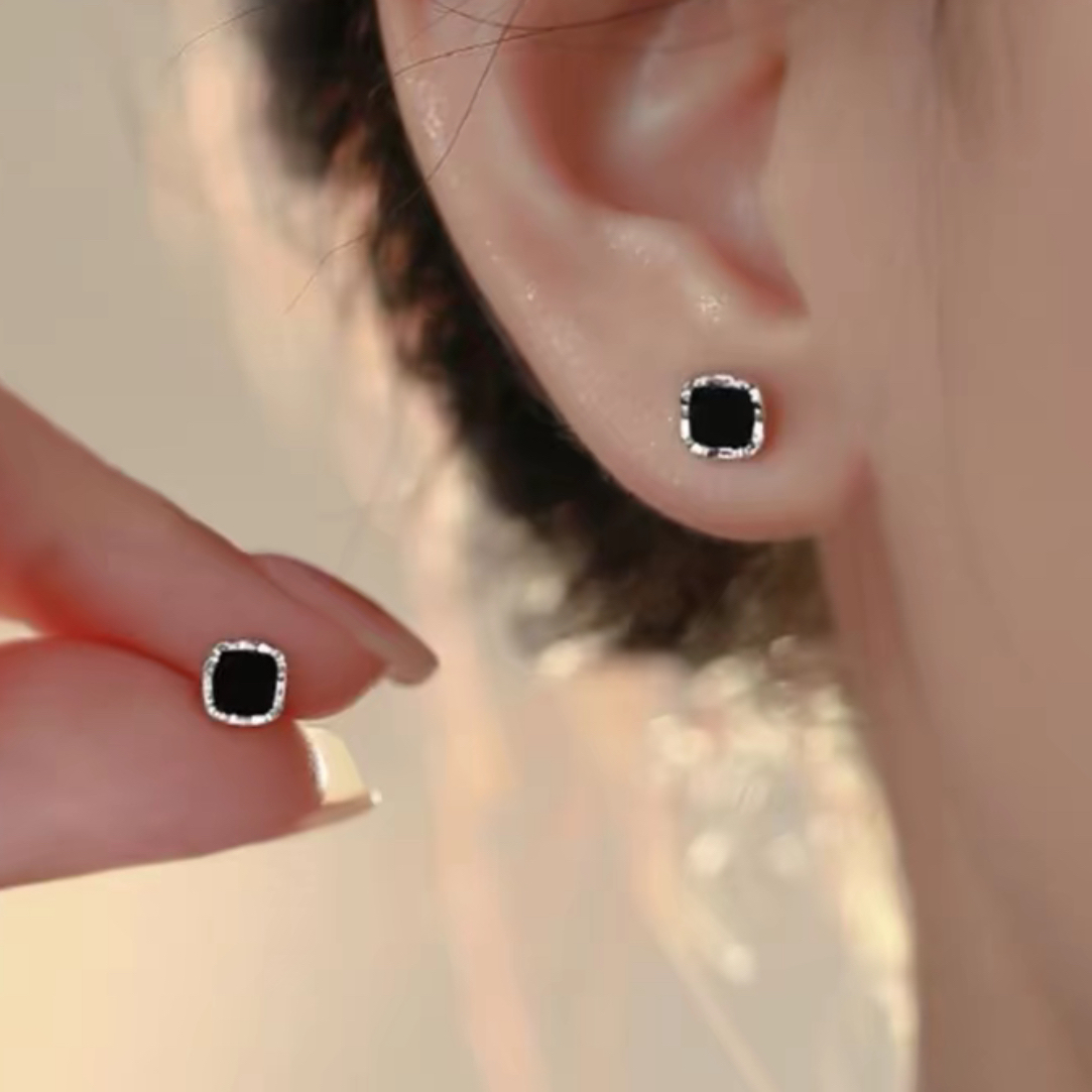 时尚小巧精致波浪边黑方玛瑙耳钉