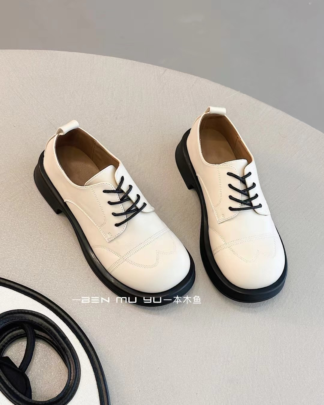 断码福利小白鞋。